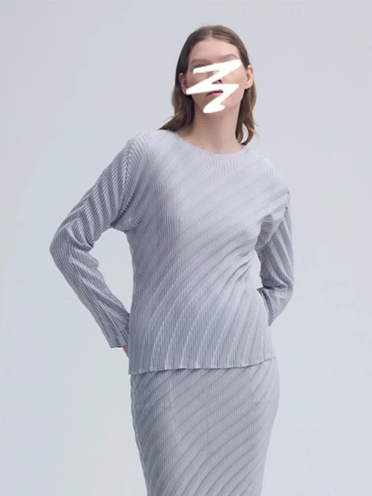 YUDX Pleated T-shirt 2024 Fall New Tops Women Simple Versatile Casual Solid Color Round Neck Long-sleeved Pleated T-shirt
YUDX Pleated T-shirt 2024 Fall New Tops Women Simple Versatile Casual Solid Color Round Neck Long-sleeved Pleated T-shirt