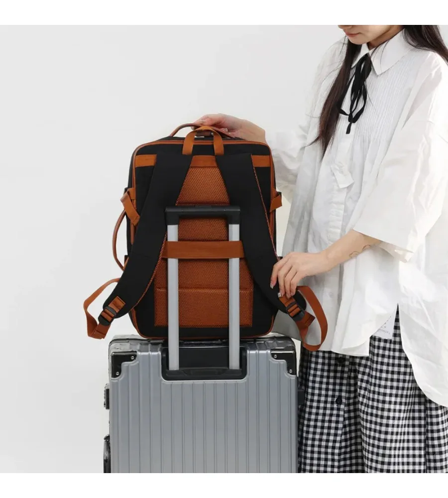 Dry wet separation feature makes this expandable backpack ideal for business travel and daily commutes
Dry wet separation feature makes this expandable backpack ideal for business travel and daily commutes