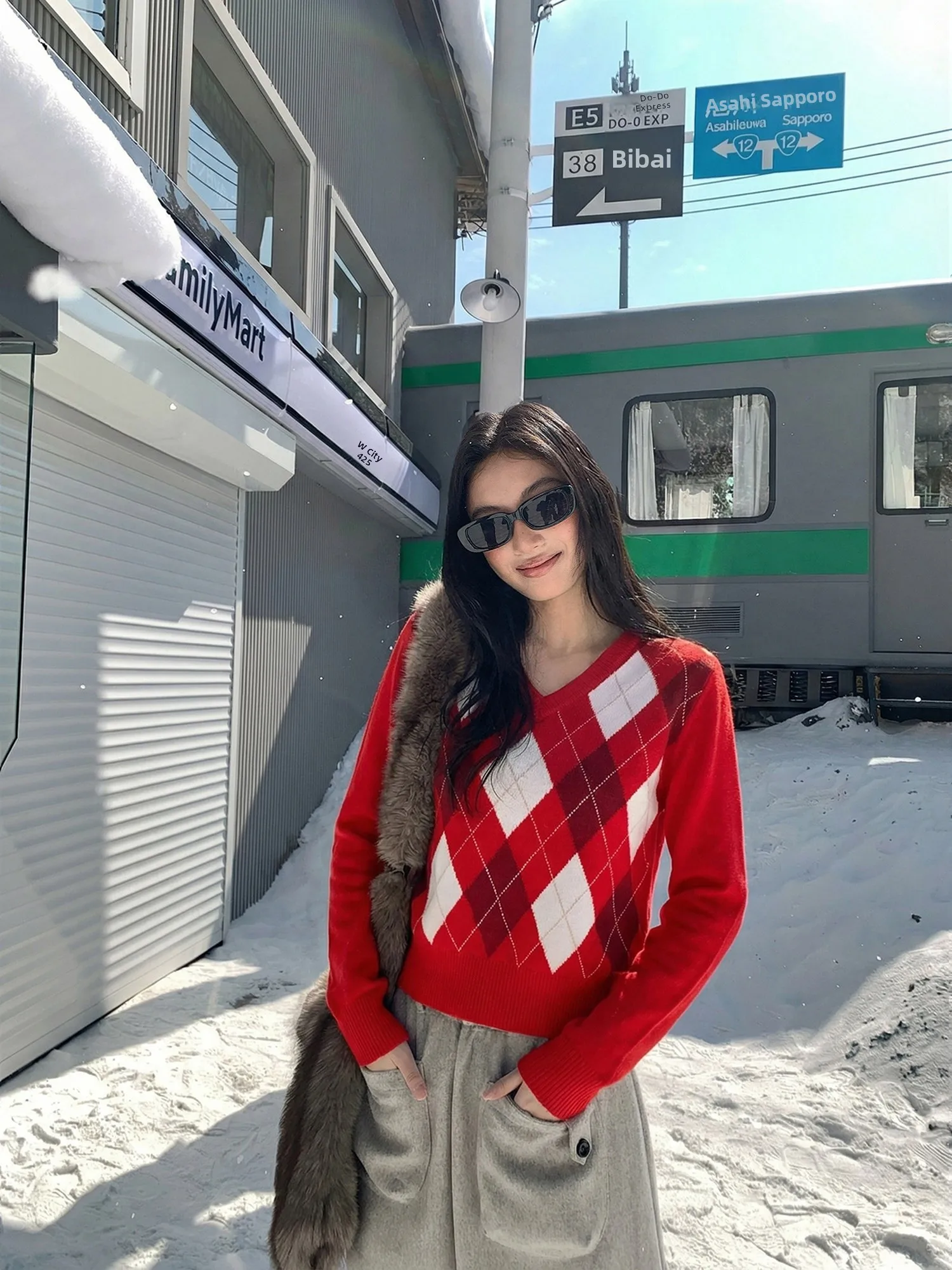 Красный вязаный свитер с V-образным вырезом для женщин, облегающий, с ромбовидным узором, весенняя новинка, повседневный стиль
Красный вязаный свитер с V-образным вырезом для женщин, облегающий, с ромбовидным узором, весенняя новинка, повседневный стиль