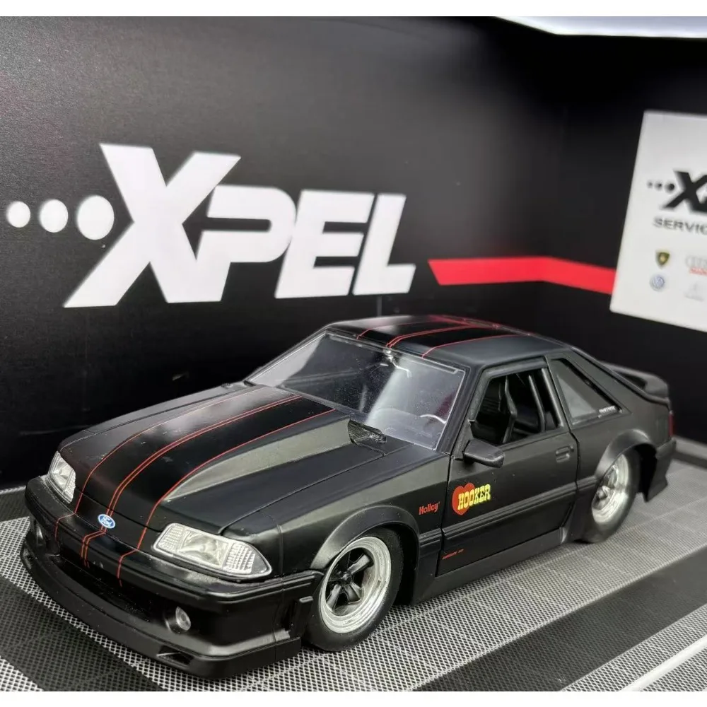 1:24 1989 Ford Mustang GT, высокая имитация литья под давлением автомобиля, модель из металлического сплава, украшение автомобиля, коллекция подарков
1:24 1989 Ford Mustang GT, высокая имитация литья под давлением автомобиля, модель из металлического сплава, украшение автомобиля, коллекция подарков