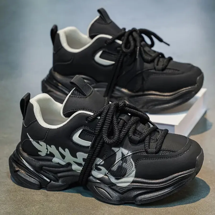 Стильные массивные кроссовки для мужчин с противоскользящей подошвой, удобные для повседневного использования и занятий спортом.
Стильные массивные кроссовки для мужчин с противоскользящей подошвой, удобные для повседневного использования и занятий спортом.