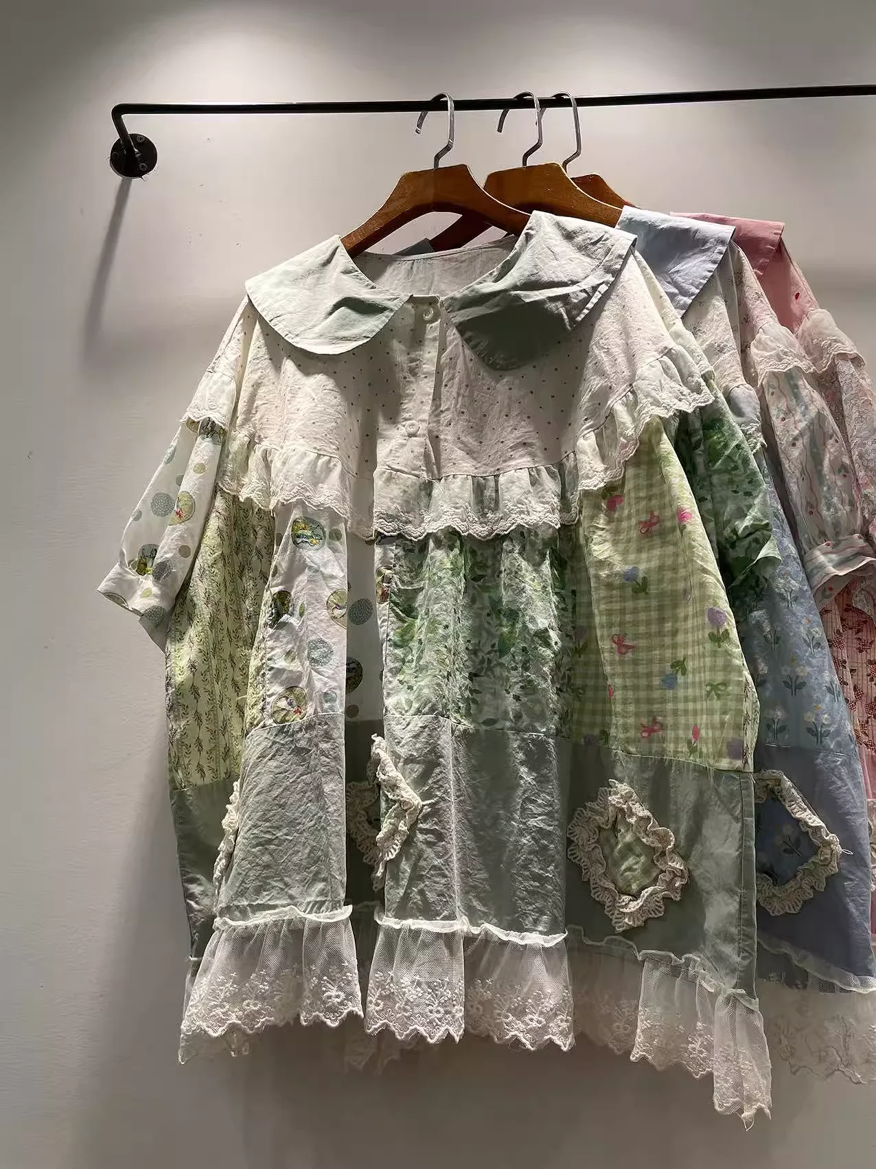 Bust 136cm mori girl summer Japan style peter pan collar blue green pink lace patchwork shirts and blouses lolita clothing
Bust 136cm mori girl summer Japan style peter pan collar blue green pink lace patchwork shirts and blouses lolita clothing