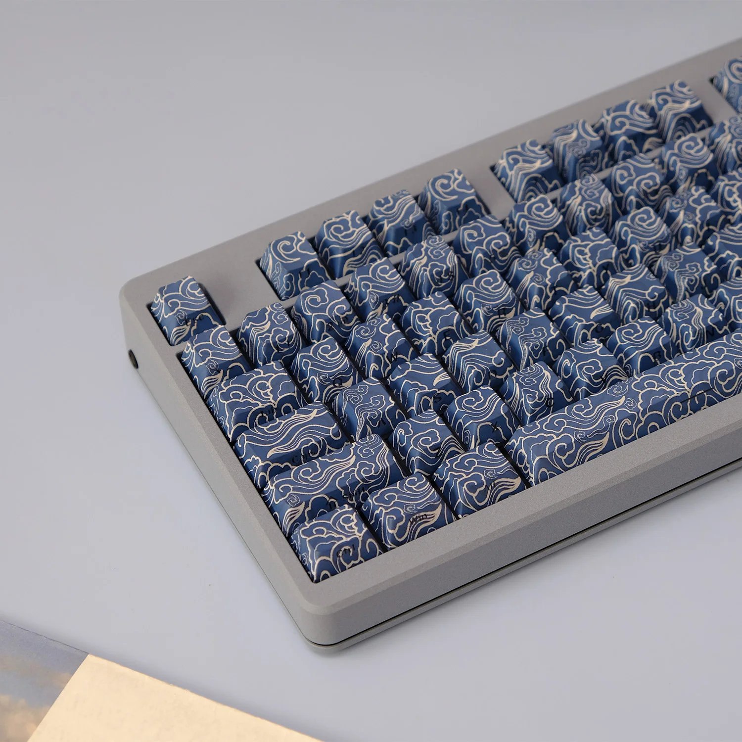 135 клавиш/набор, колпачки для клавиш Waves PBT с двойным выстрелом, колпачки для клавиш с боковым принтом, блестящий сквозной вишневый профиль для механических колпачков для клавиатуры MX Switch 
135 клавиш/набор, колпачки для клавиш Waves PBT с двойным выстрелом, колпачки для клавиш с боковым принтом, блестящий сквозной вишневый профиль для механических колпачков для клавиатуры MX Switch