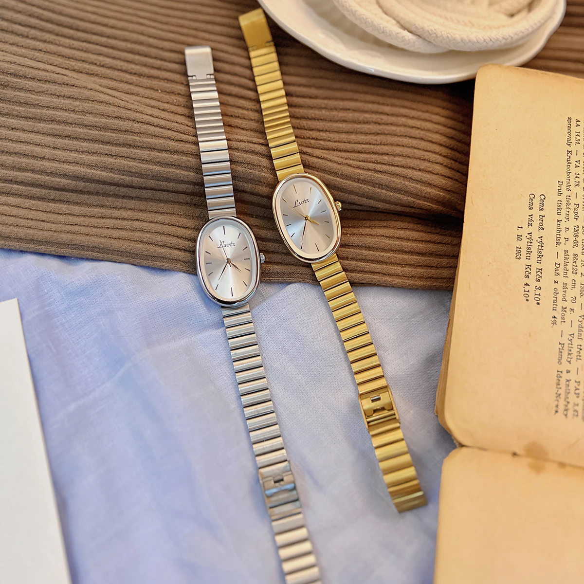 1pc New Fashionable Women's Watch With Gold Bracelet, Vintage & Luxury Ins Style, Elegant & Versatile Quartz Watch ladies watch
1pc New Fashionable Women's Watch With Gold Bracelet, Vintage & Luxury Ins Style, Elegant & Versatile Quartz Watch ladies watch