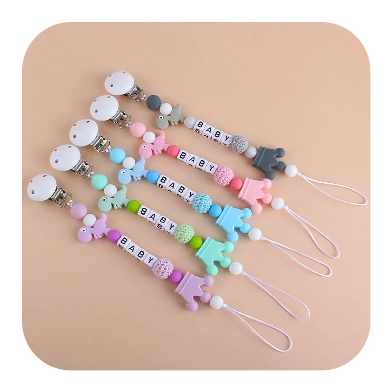 Детские персонализированные зажимы для соски с именем на заказ, держатель для соски-пустышки, зажим-цепочка, силиконовый мультяшный динозавр, игрушки для прорезывания зубов, жевательные подарки
Детские персонализированные зажимы для соски с именем на заказ, держатель для соски-пустышки, зажим-цепочка, силиконовый мультяшный динозавр, игрушки для прорезывания зубов, жевательные подарки