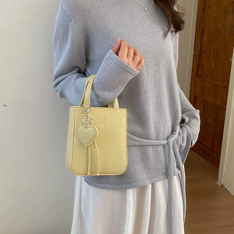Elegant Original Textured Diaper Bag For Women Luxury Leather Crossbody Bag Large Capacity Chic Stylish Designer Commuter Tote
Elegant Original Textured Diaper Bag For Women Luxury Leather Crossbody Bag Large Capacity Chic Stylish Designer Commuter Tote