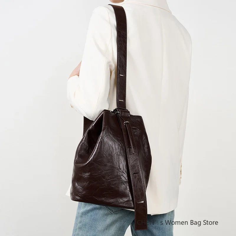 Women's Handbag High Quality Pleated Bucket Bag Genuine Cowhide Shoulder Messenger Bag Lady Purse Female Casual Bag
Women's Handbag High Quality Pleated Bucket Bag Genuine Cowhide Shoulder Messenger Bag Lady Purse Female Casual Bag
