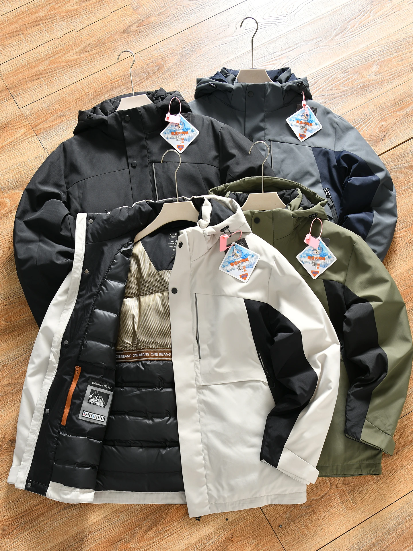 Outdoor Workwear Style Men's down Jacket Hooded Duck down Warmth Waterproof Windproof Winter Coat Color Block Polyester Fiber
Outdoor Workwear Style Men's down Jacket Hooded Duck down Warmth Waterproof Windproof Winter Coat Color Block Polyester Fiber