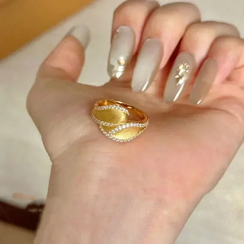 Classic Retro Series Wire Drawing Leaf Rings for Women New in Fashion Crystal Ring High Quality Engagement fine Jewelry Gift
Classic Retro Series Wire Drawing Leaf Rings for Women New in Fashion Crystal Ring High Quality Engagement fine Jewelry Gift