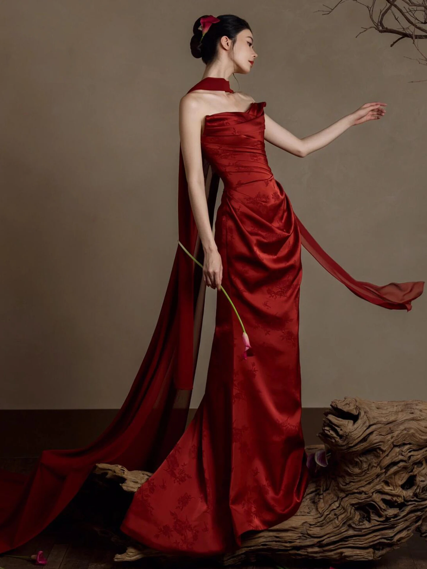 Red Wedding Dress Evening Gown Bridal Robe Fish Tail Style Vintage Feel Zipper Closure No Sleeve Long Skirt for Engagement Party
Red Wedding Dress Evening Gown Bridal Robe Fish Tail Style Vintage Feel Zipper Closure No Sleeve Long Skirt for Engagement Party