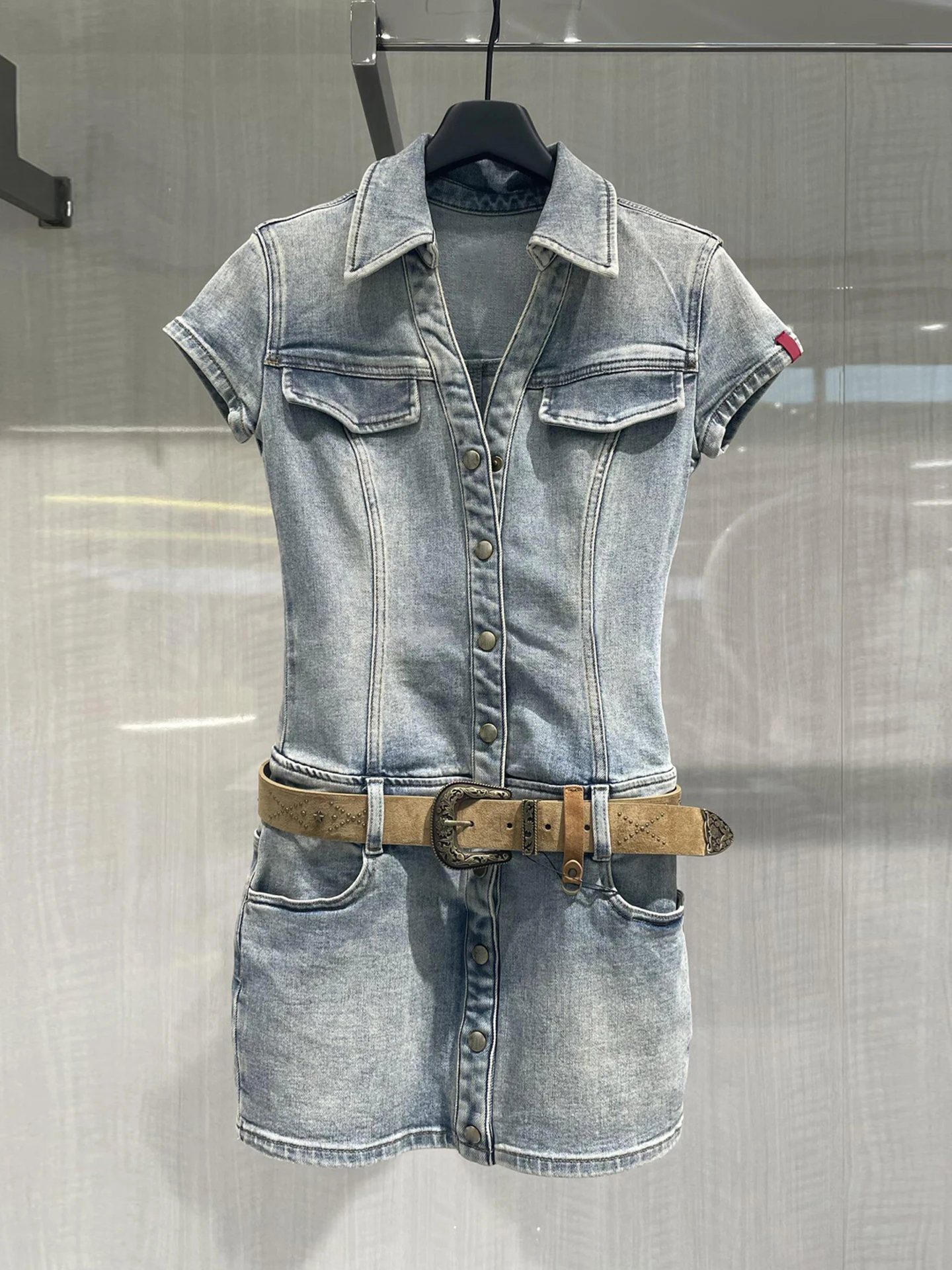 High Waist Washed Denim Dress with Belt Casual Style Short Sleeve Button Closure Slim Fit H-Shape Skirt for Spring Summer Autumn
High Waist Washed Denim Dress with Belt Casual Style Short Sleeve Button Closure Slim Fit H-Shape Skirt for Spring Summer Autumn