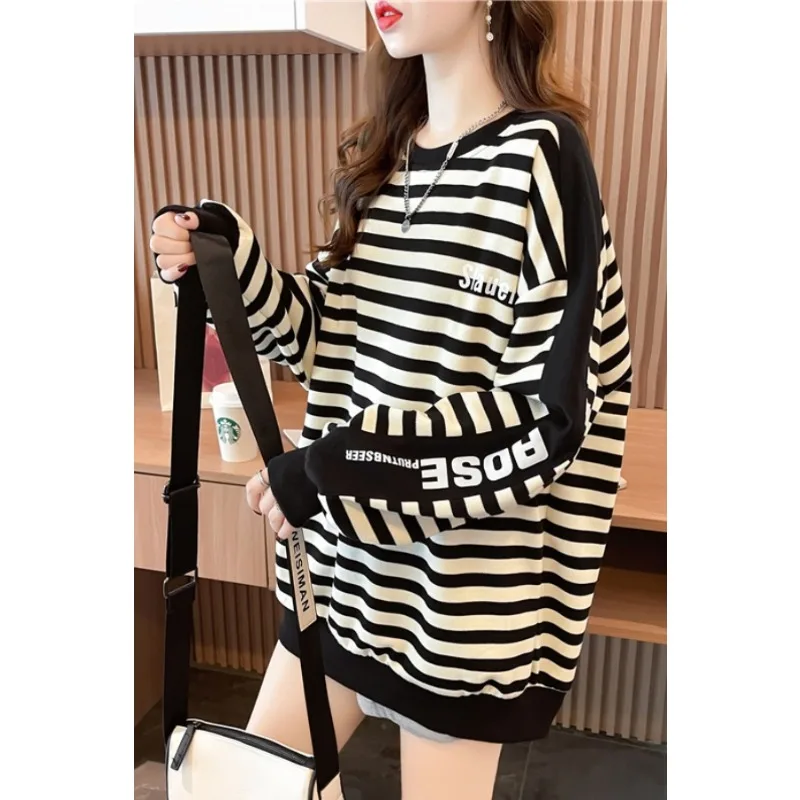 Женский свитшот ранней осени в черно-белую полоску, весенне-осенний пуловер с круглым вырезом, свободный драпированный топ с длинными рукавами
Женский свитшот ранней осени в черно-белую полоску, весенне-осенний пуловер с круглым вырезом, свободный драпированный топ с длинными рукавами