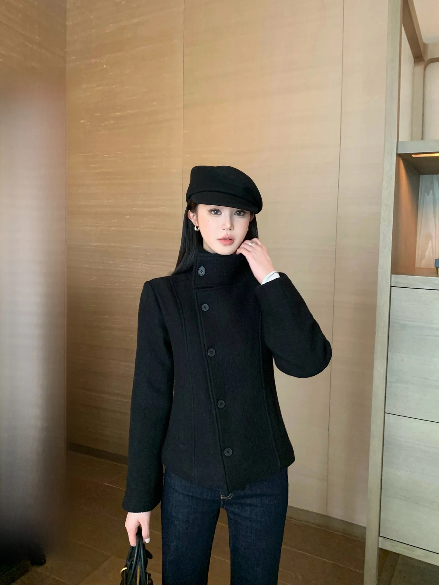 Шерстяное пальто Buleng из 100% шерсти, винтажное, женское, осенне-зимнее, в корейском стиле, на пуговицах, с длинными рукавами, воротником-стойкой, для повседневной носки
Шерстяное пальто Buleng из 100% шерсти, винтажное, женское, осенне-зимнее, в корейском стиле, на пуговицах, с длинными рукавами, воротником-стойкой, для повседневной носки