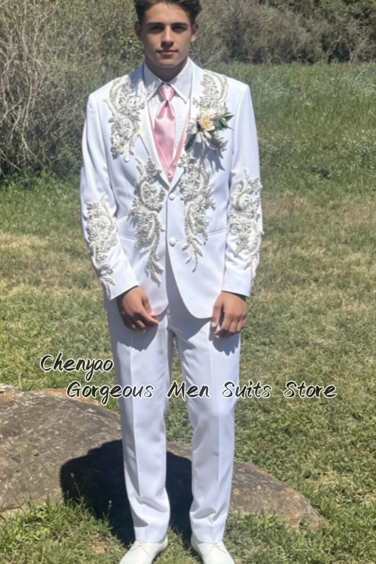 Elegant Handcrafted Crystal Embroidery Customized Men Suits Slim Groom Wedding Tuxedos Prom Male Blazers 3Piece Sets ropa hombre
Elegant Handcrafted Crystal Embroidery Customized Men Suits Slim Groom Wedding Tuxedos Prom Male Blazers 3Piece Sets ropa hombre