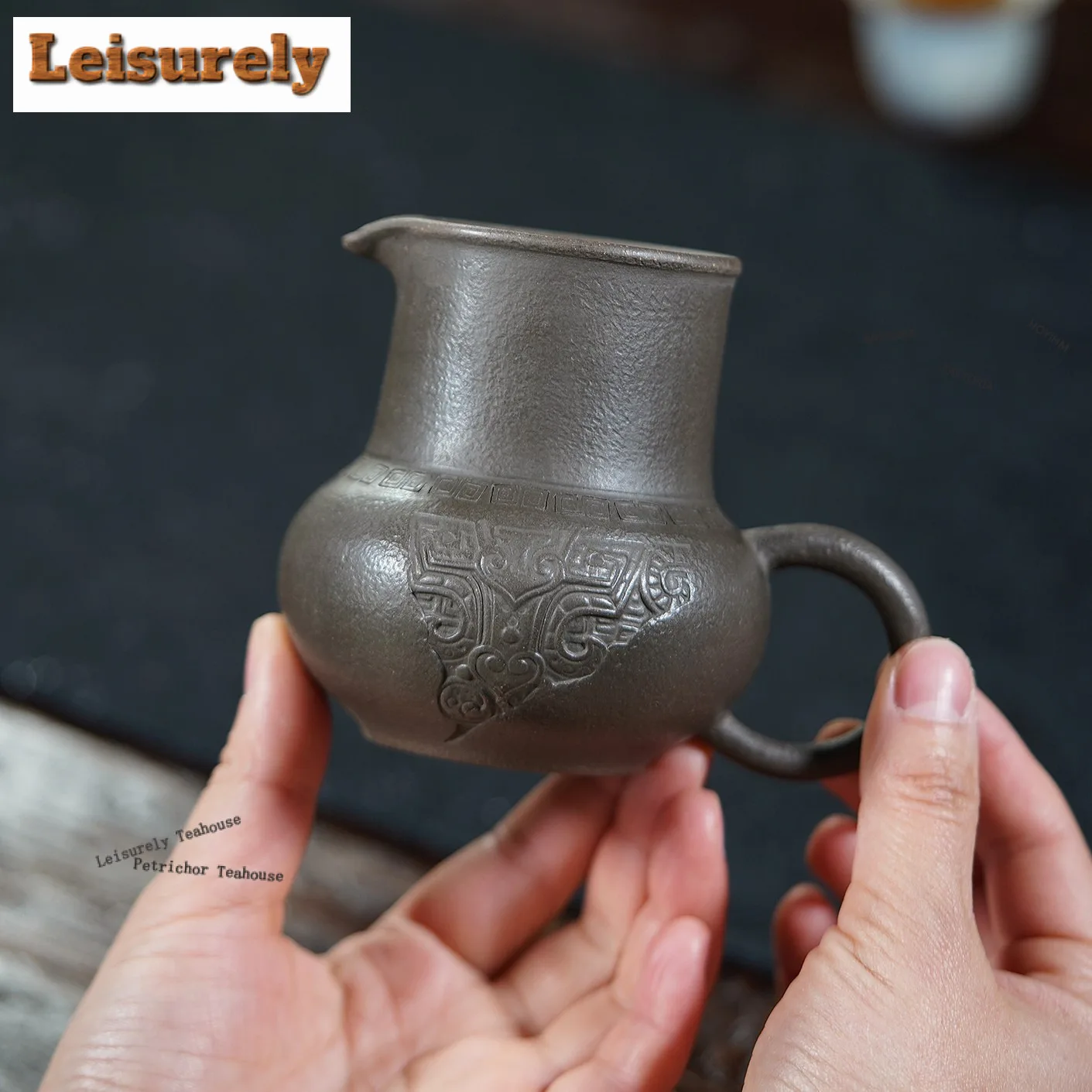 280ml Yixing Zisha Taotie Pattern Tea Pitcher Divide Tea Cha Hai Dispenser Justice Cup Tieguanyin Fair Mug Teaset Gift Supplies
280ml Yixing Zisha Taotie Pattern Tea Pitcher Divide Tea Cha Hai Dispenser Justice Cup Tieguanyin Fair Mug Teaset Gift Supplies