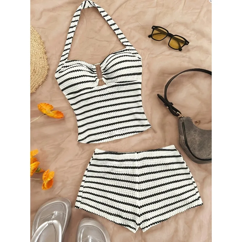 Women's 2-piece striped pleated backless top and shorts casual set
Women's 2-piece striped pleated backless top and shorts casual set