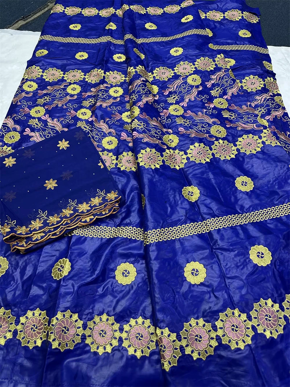 5+2 yards African Bazin Lace Bazin Riche Brode Fabric With Scarf Jacquard Bazin Brocade For Women Dress Cotton
5+2 yards African Bazin Lace Bazin Riche Brode Fabric With Scarf Jacquard Bazin Brocade For Women Dress Cotton