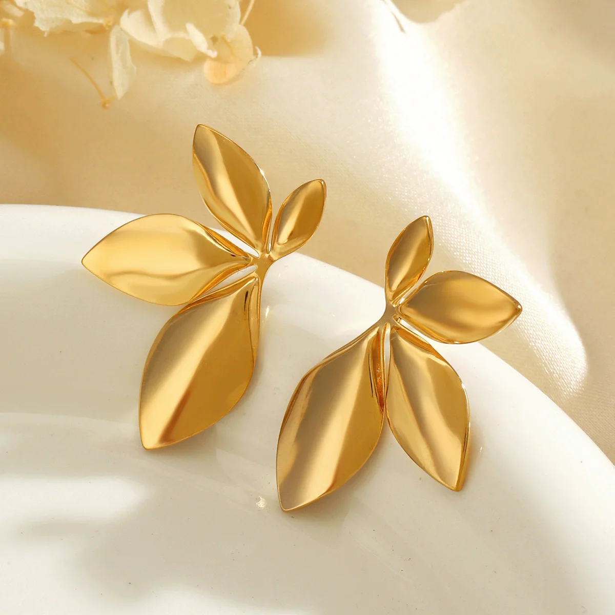 Fashion Stainless Steel Leaves Flower Stud Earrings Bright Anti Allergy Waterproof Charm Texture High Quality Jewelry
Fashion Stainless Steel Leaves Flower Stud Earrings Bright Anti Allergy Waterproof Charm Texture High Quality Jewelry