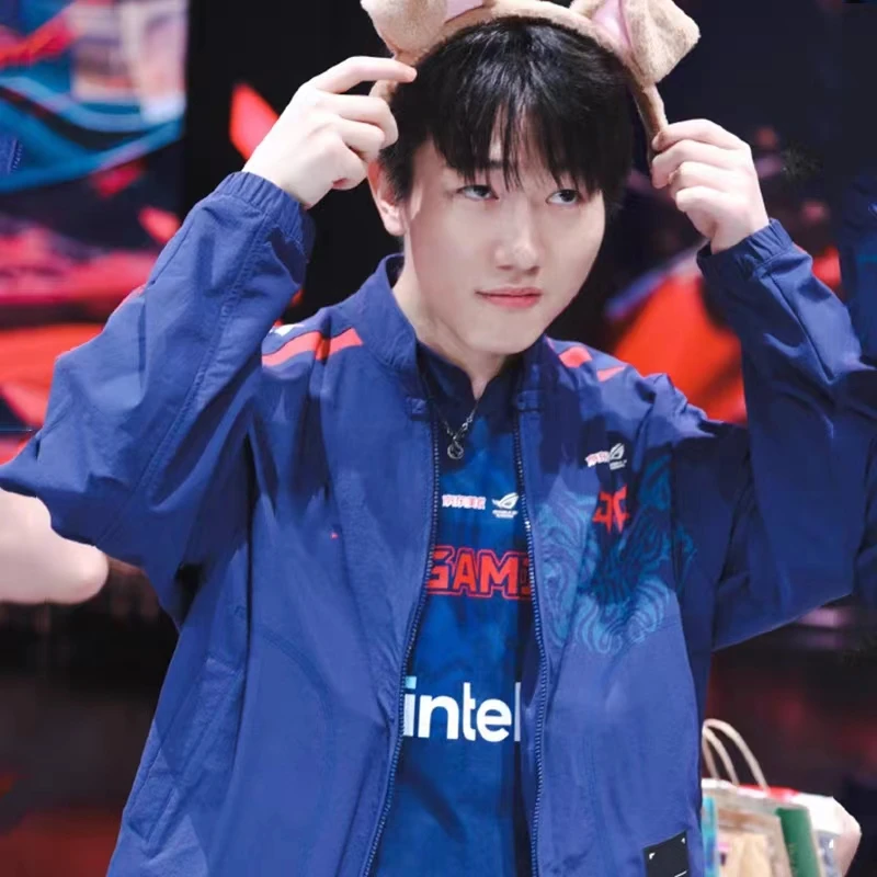 J T Jaet LPLS3 Тонкая мужская осенняя солнцезащитная куртка свободного кроя синего цвета на молнии с длинными рукавами для молодежи
J T Jaet LPLS3 Тонкая мужская осенняя солнцезащитная куртка свободного кроя синего цвета на молнии с длинными рукавами для молодежи