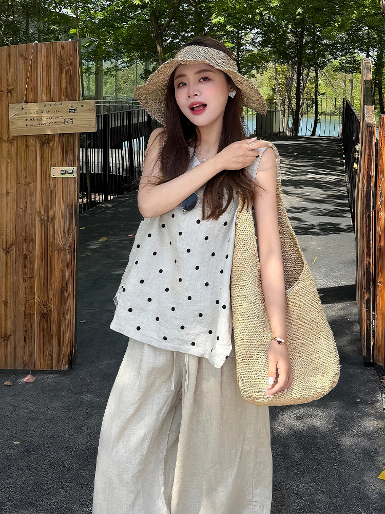Summer New Gentle Forest System Soft Dot Sleeveless Top Wide Leg Pants Set Women's Fashionable Breathable Loose Fit round Neck
Summer New Gentle Forest System Soft Dot Sleeveless Top Wide Leg Pants Set Women's Fashionable Breathable Loose Fit round Neck