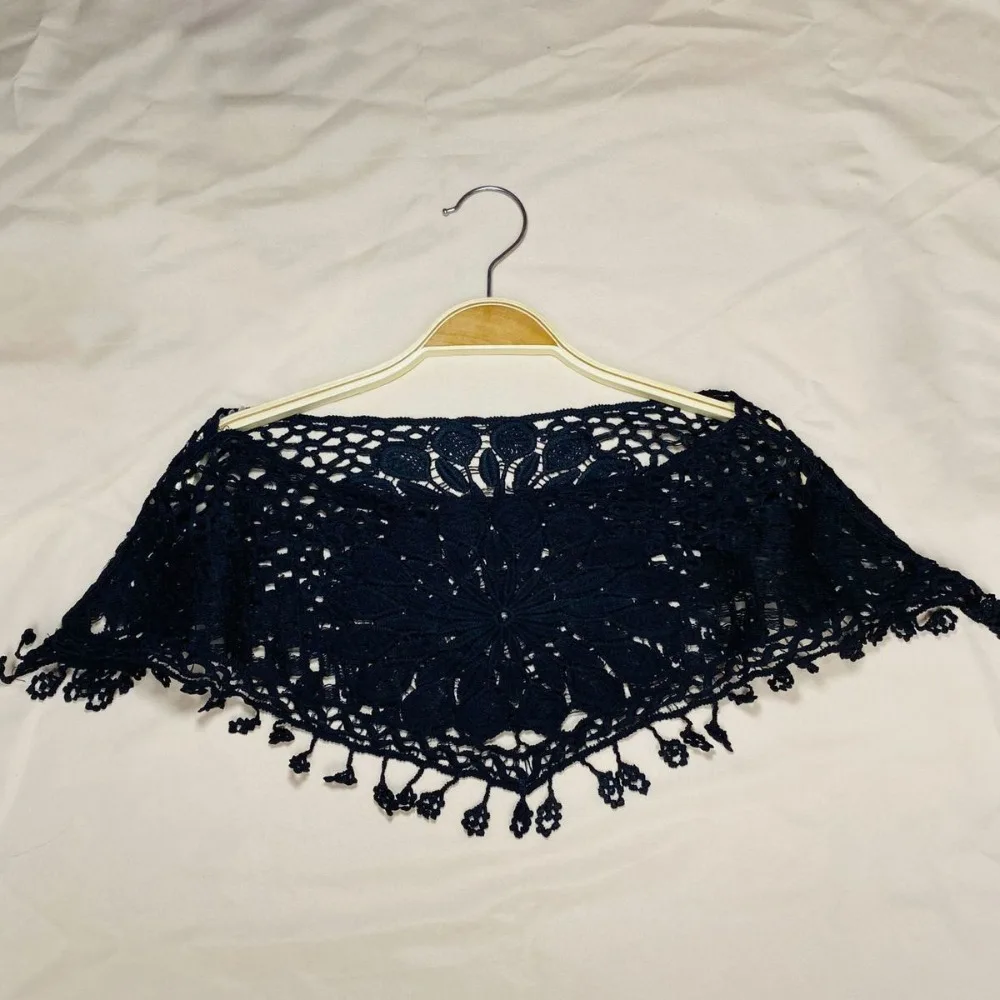 Bridal Shawl Hollow Out Lace Shawl Poncho Elegant French Style Fake Collar Thin Retro Lace Neckline Beach
Bridal Shawl Hollow Out Lace Shawl Poncho Elegant French Style Fake Collar Thin Retro Lace Neckline Beach