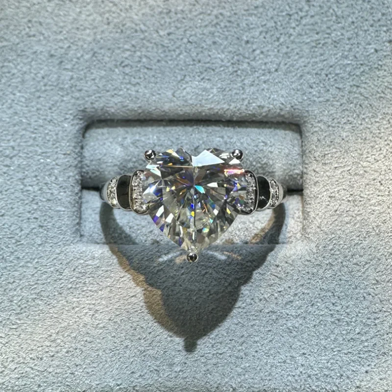 Кольцо с бриллиантом из муассанита Queen Heart 4 карата, 100% настоящее серебро 925 пробы, вечерние обручальные кольца для женщин, обручальные украшения
Кольцо с бриллиантом из муассанита Queen Heart 4 карата, 100% настоящее серебро 925 пробы, вечерние обручальные кольца для женщин, обручальные украшения