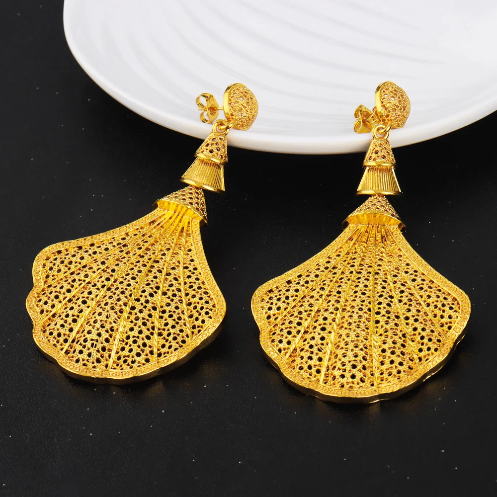 Luxury Gold-Tone Necklace Bracelet Ring Set for Women, Chic High-Sense Chain Jewelry, Elegant Party Gift Box Ready
Luxury Gold-Tone Necklace Bracelet Ring Set for Women, Chic High-Sense Chain Jewelry, Elegant Party Gift Box Ready