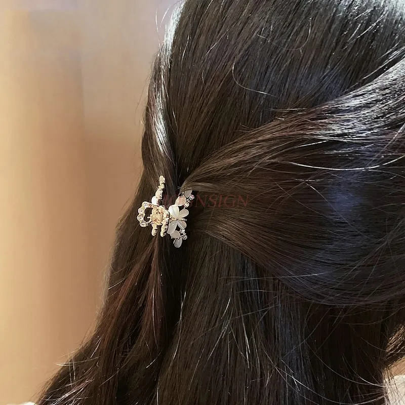 Butterfly small grab clip hair accessories with edge clip and top clip girl sweet temperament accessories
Butterfly small grab clip hair accessories with edge clip and top clip girl sweet temperament accessories