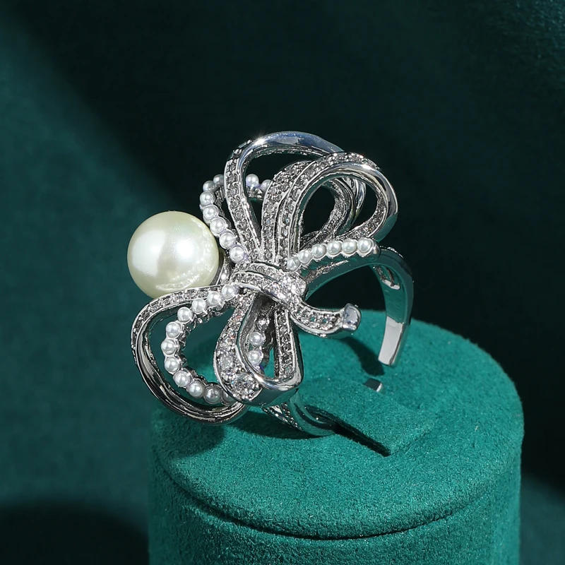Vintage Pearl Cubic Bow Rings Silver Color For Women Antique Hollow High Quality Luxury Design Engagement Jewelry 2026 New Style
Vintage Pearl Cubic Bow Rings Silver Color For Women Antique Hollow High Quality Luxury Design Engagement Jewelry 2026 New Style