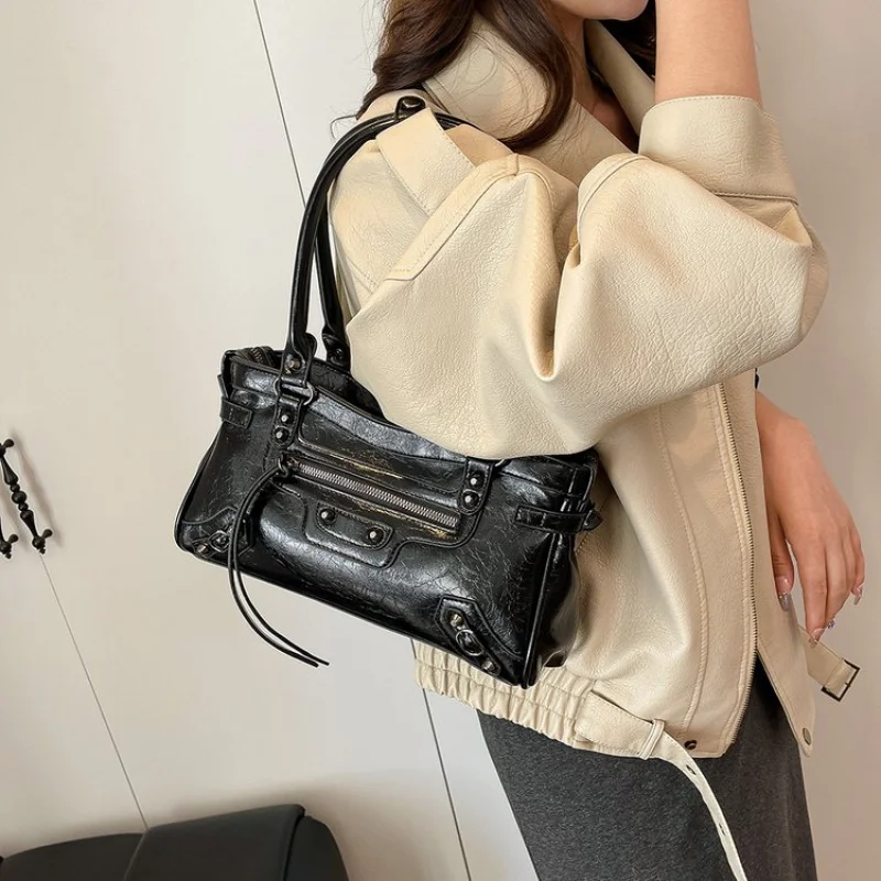 Versatile Ladies Handbag, Classic Elegant Leather Tote Bag By Luxury Brand Famous Designer Crossbody Bag
Versatile Ladies Handbag, Classic Elegant Leather Tote Bag By Luxury Brand Famous Designer Crossbody Bag