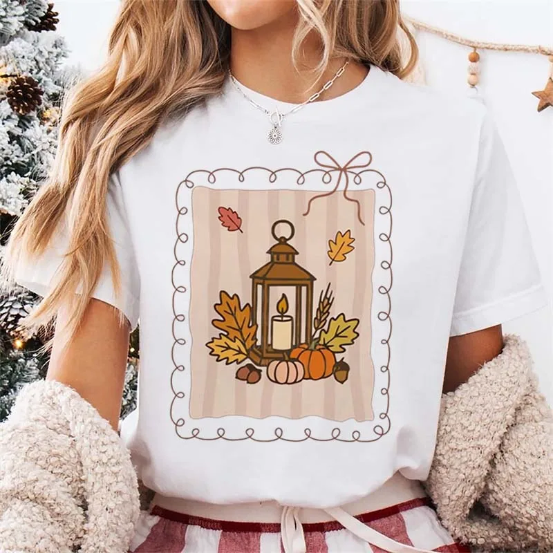 Осенняя футболка с фонариком и графическим принтом, универсальная футболка с коротким рукавом, новый женский топ с круглым вырезом, одежда на День Благодарения, сезонная футболка
Осенняя футболка с фонариком и графическим принтом, универсальная футболка с коротким рукавом, новый женский топ с круглым вырезом, одежда на День Благодарения, сезонная футболка