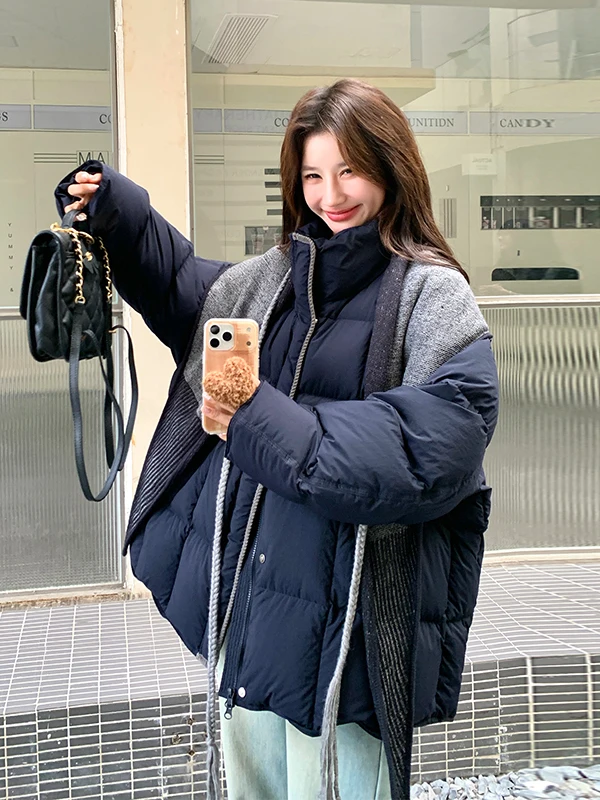 Корейская свободная утепленная куртка-пуховик с отстегивающимися плечевыми накладками для женщин, короткая, теплая, с наполнителем из 90% белого утиного пуха, зимнее пальто
Корейская свободная утепленная куртка-пуховик с отстегивающимися плечевыми накладками для женщин, короткая, теплая, с наполнителем из 90% белого утиного пуха, зимнее пальто