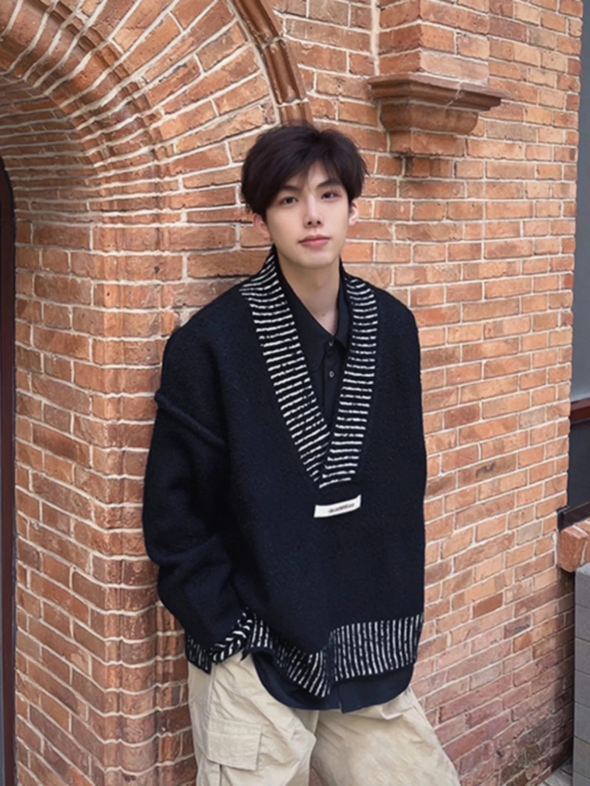 Мужской свитер Cleanfit Bla V-Ne: осенне-зимний, оверсайз, вязаный, повседневный, свободного кроя, с длинным рукавом – новая дизайнерская модель
Мужской свитер Cleanfit Bla V-Ne: осенне-зимний, оверсайз, вязаный, повседневный, свободного кроя, с длинным рукавом – новая дизайнерская модель