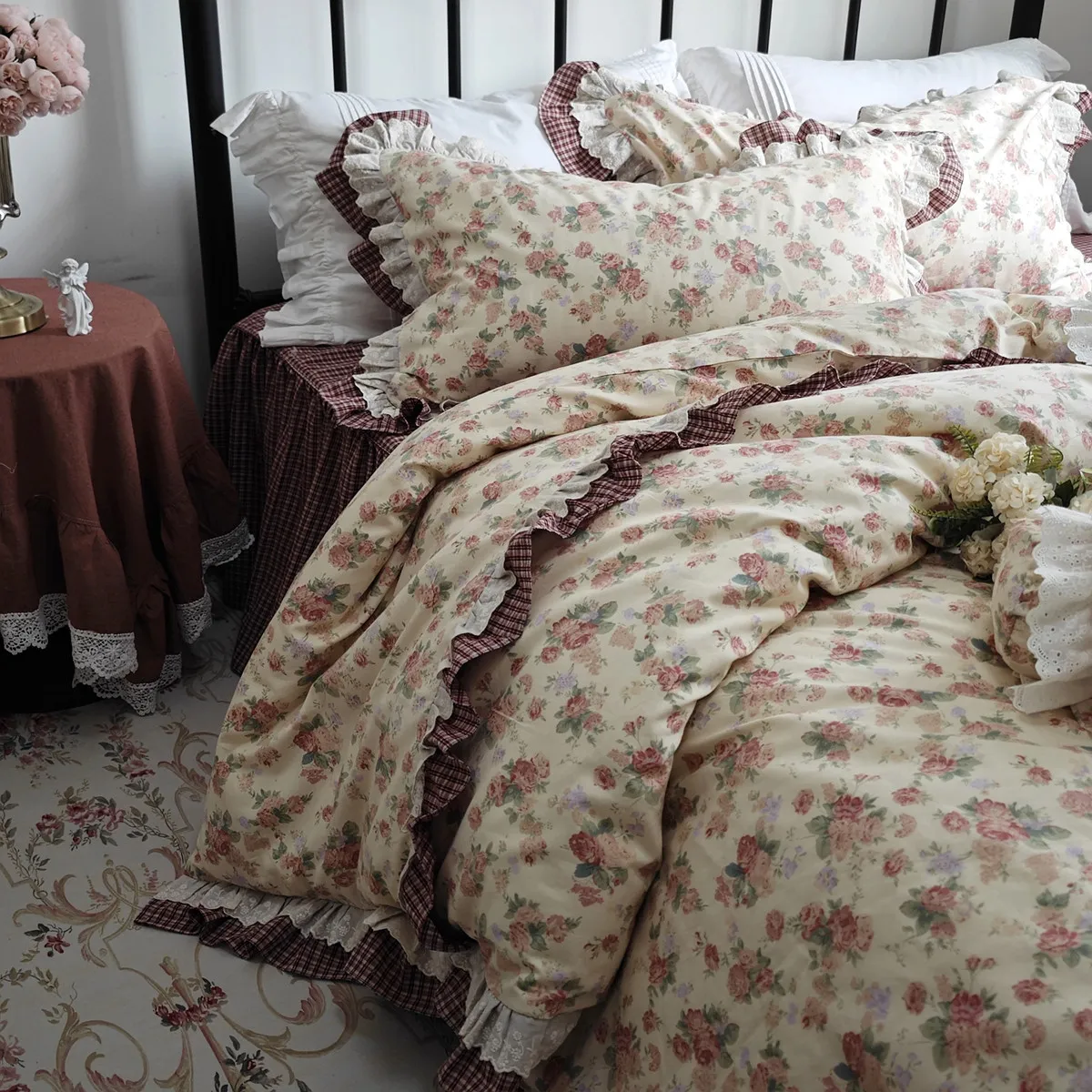 High-end French Korean Princess Style Rustic Floral Bed Skirt Set, 100% Cotton Bedding Quilt Cover 4-Piece Set
High-end French Korean Princess Style Rustic Floral Bed Skirt Set, 100% Cotton Bedding Quilt Cover 4-Piece Set