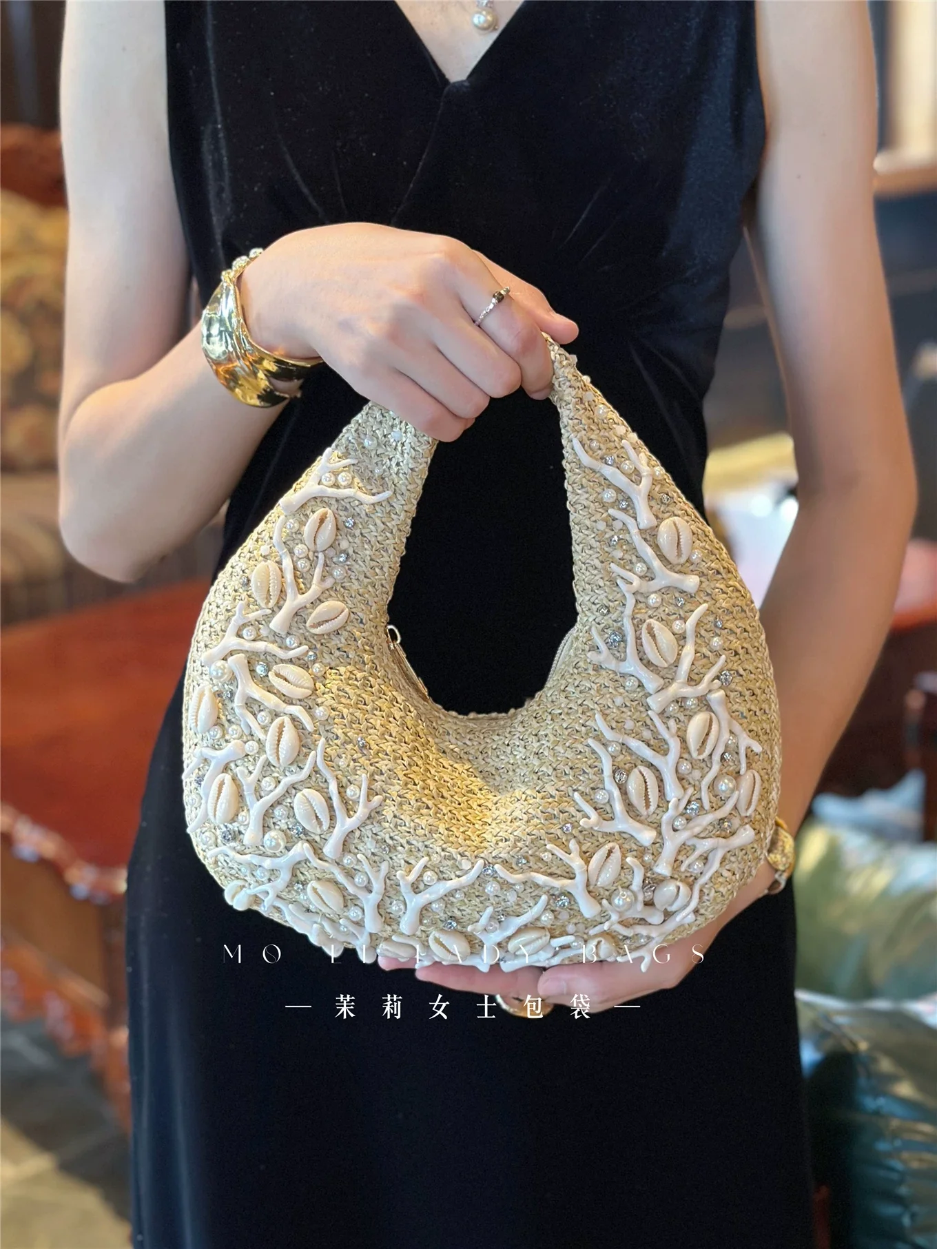Fashion Straw Woven Handmade Moon Bag Beads Beaded Shell Case Women Handbag Luxury Clutch Purse Holiday Vacation Beach Bag
Fashion Straw Woven Handmade Moon Bag Beads Beaded Shell Case Women Handbag Luxury Clutch Purse Holiday Vacation Beach Bag