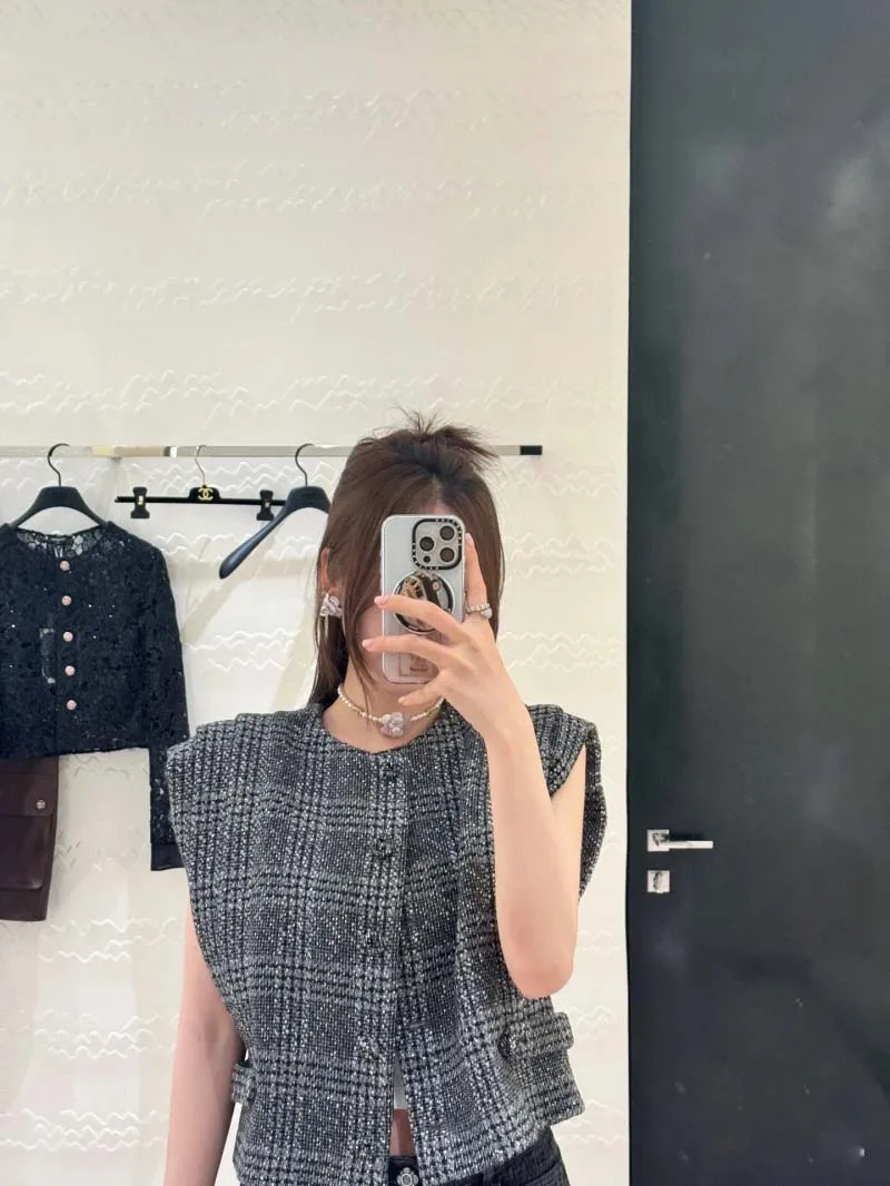 Girls' style women's vest fashionable sweet youth gray plaid round neck sleeveless single breasted top
Girls' style women's vest fashionable sweet youth gray plaid round neck sleeveless single breasted top