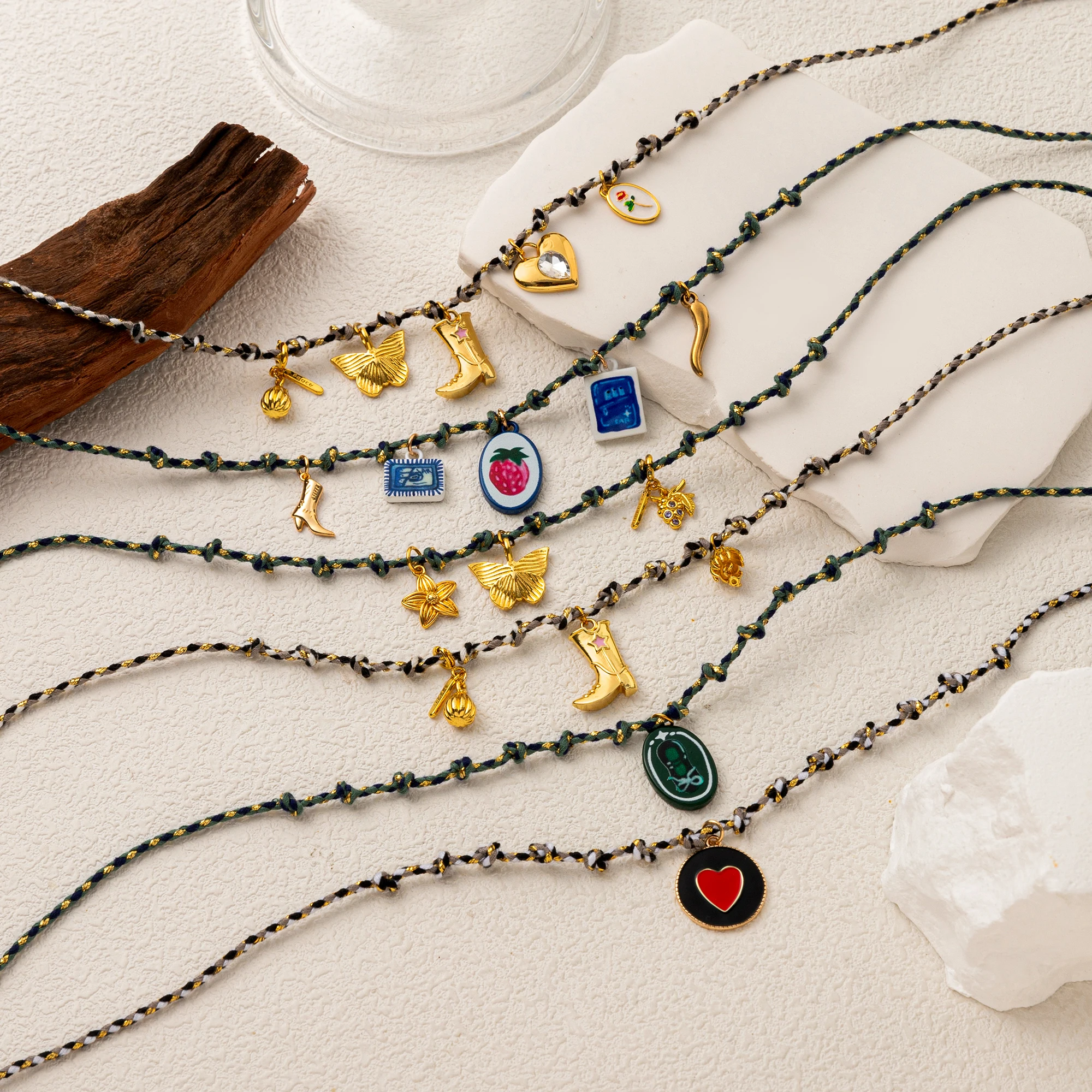 Vintage Boho Charm Necklace for Women 18K Gold Plated Rope Chain with Colorful Pendant Amulet Jewelry
Vintage Boho Charm Necklace for Women 18K Gold Plated Rope Chain with Colorful Pendant Amulet Jewelry