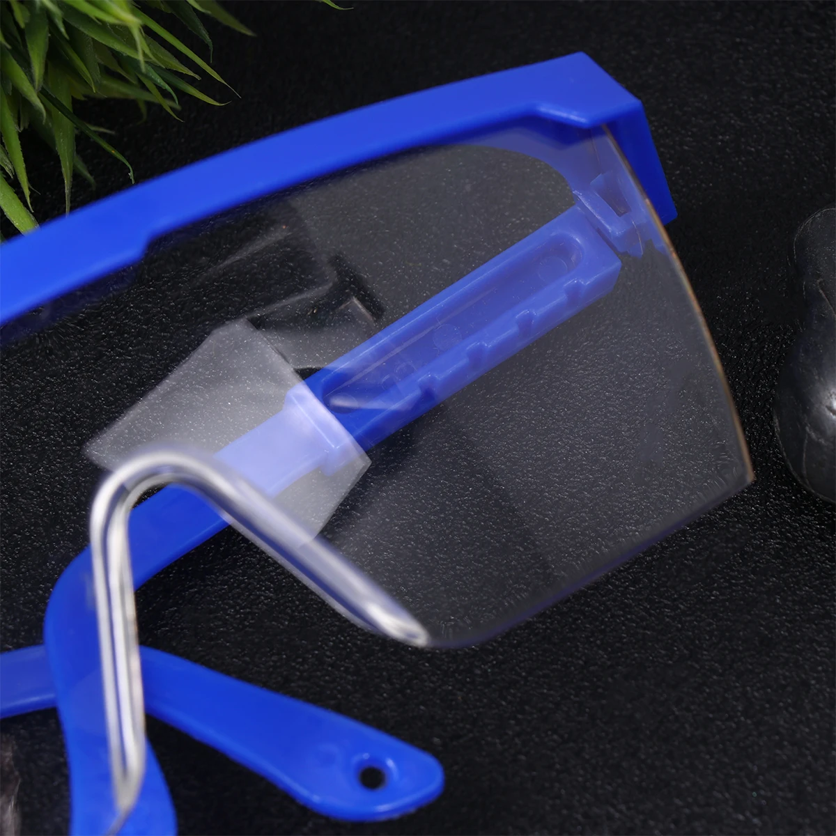 1pc Dust Proof Goggles Lightweight Windproof Protective Glasses For Men Women Outdoor Safety Eyewear Outdoor Goggles Blue
1pc Dust Proof Goggles Lightweight Windproof Protective Glasses For Men Women Outdoor Safety Eyewear Outdoor Goggles Blue
