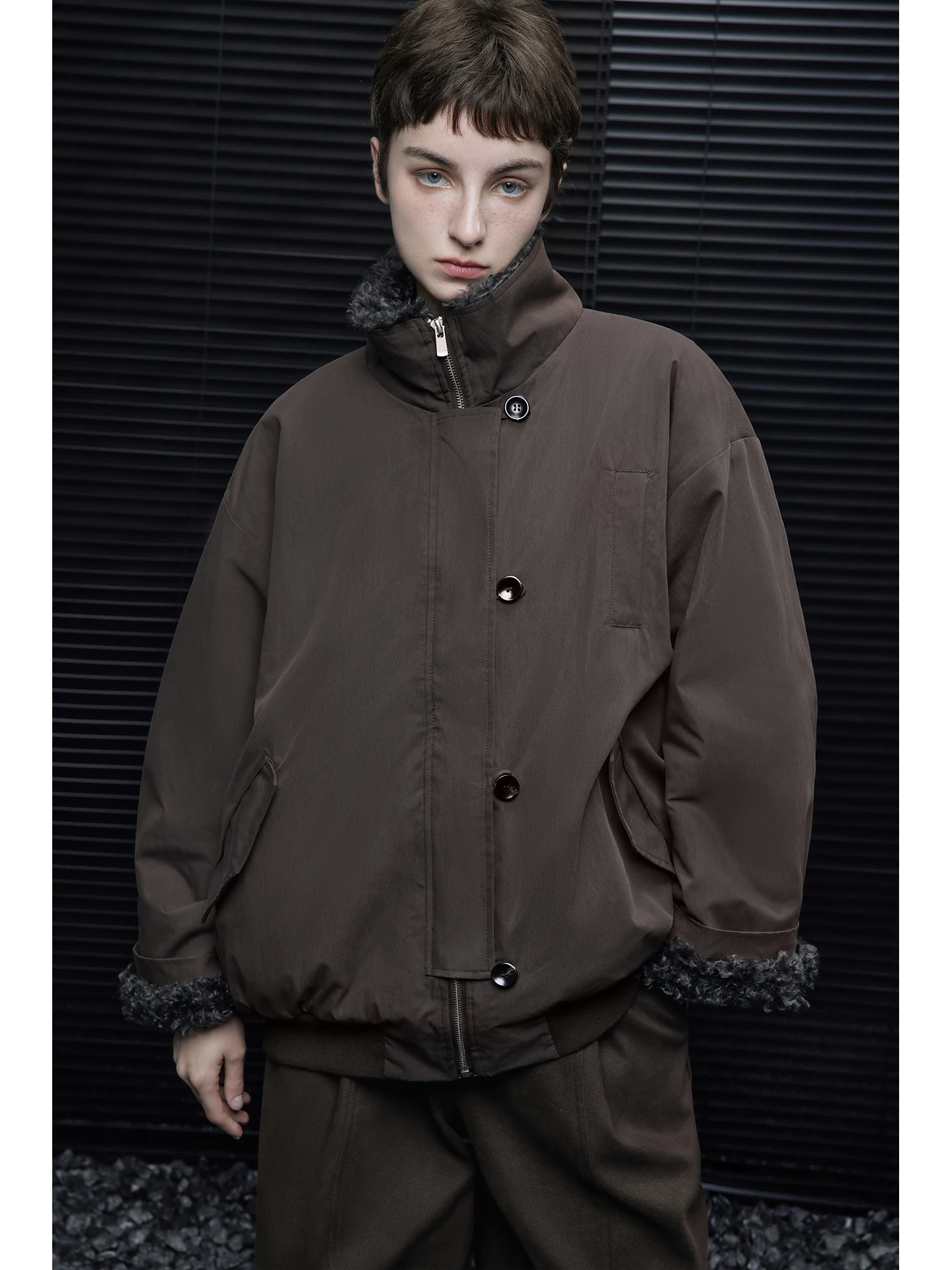 Утепленное хлопковое пальто для женщин: зимнее, теплое, уникальное, премиум-класса, стильное, прямого кроя, из хлопка
Утепленное хлопковое пальто для женщин: зимнее, теплое, уникальное, премиум-класса, стильное, прямого кроя, из хлопка