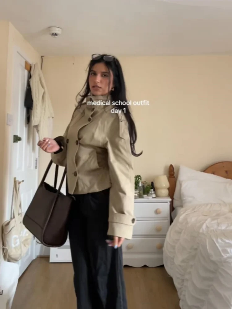 Street Women's Belt Cropped Trench Coat Elegant Stand Collar Double Breasted Long Sleeve Jacket 2025 Autumn Lady Commute Outwear
Street Women's Belt Cropped Trench Coat Elegant Stand Collar Double Breasted Long Sleeve Jacket 2025 Autumn Lady Commute Outwear
