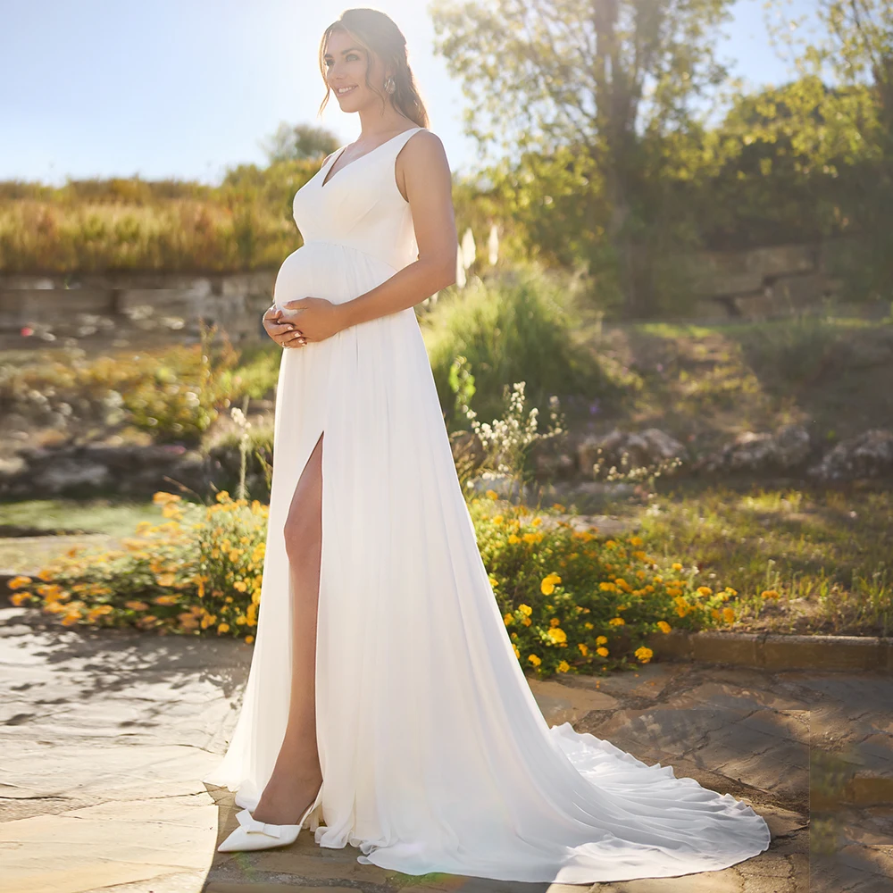 Classic Chiffon Pregnant Woman Wedding Dress with Side Slit Customized V-Neck Sleeveless Lace Up Back A-Line Bridal Gowns
Classic Chiffon Pregnant Woman Wedding Dress with Side Slit Customized V-Neck Sleeveless Lace Up Back A-Line Bridal Gowns