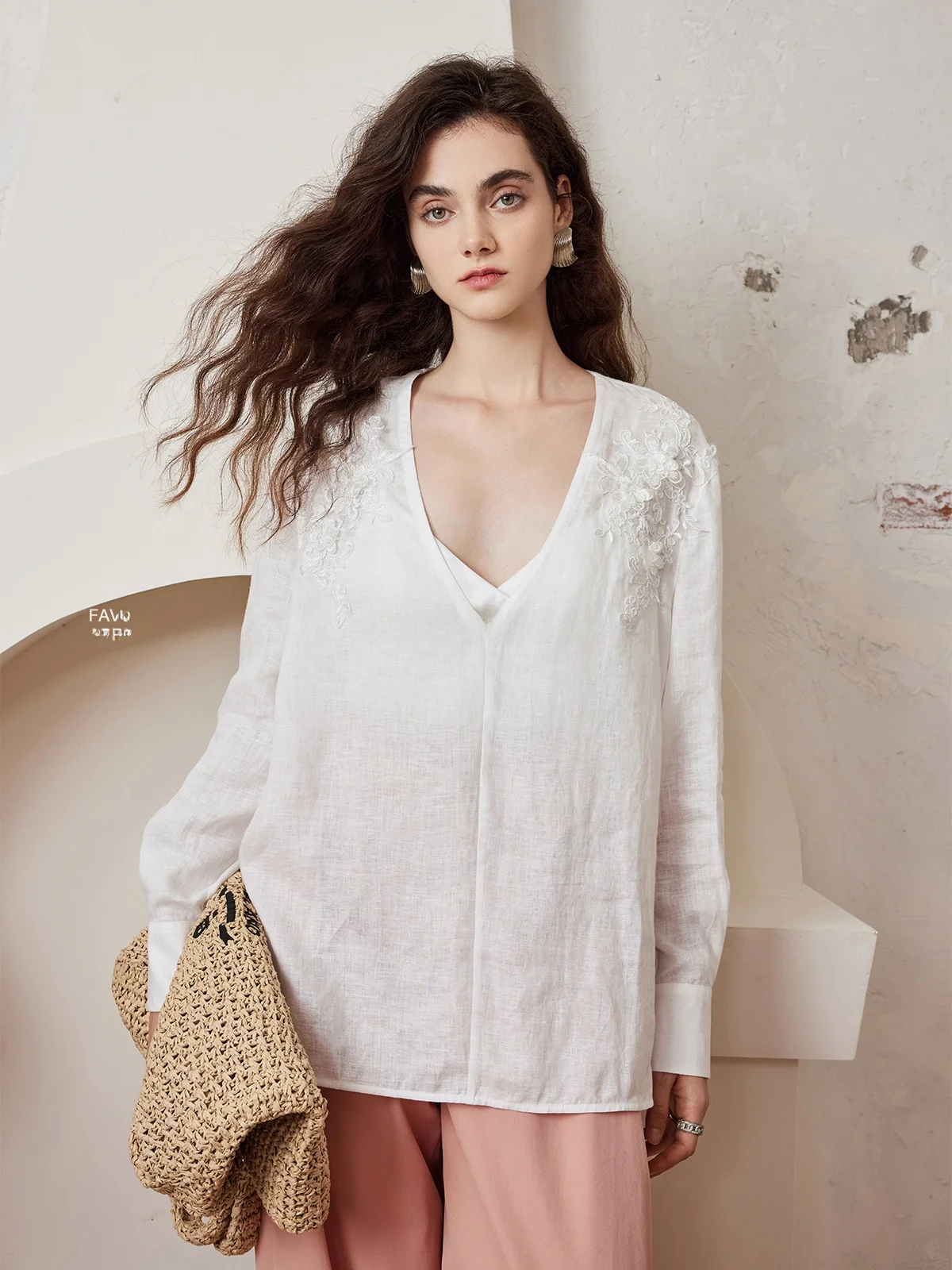 Cool Feeling Embroidered Heavy Work Linen Shirt Loose Fit Breathable Dragon Xi Er Women's Business Casual V Neck Long Sleeve
Cool Feeling Embroidered Heavy Work Linen Shirt Loose Fit Breathable Dragon Xi Er Women's Business Casual V Neck Long Sleeve
