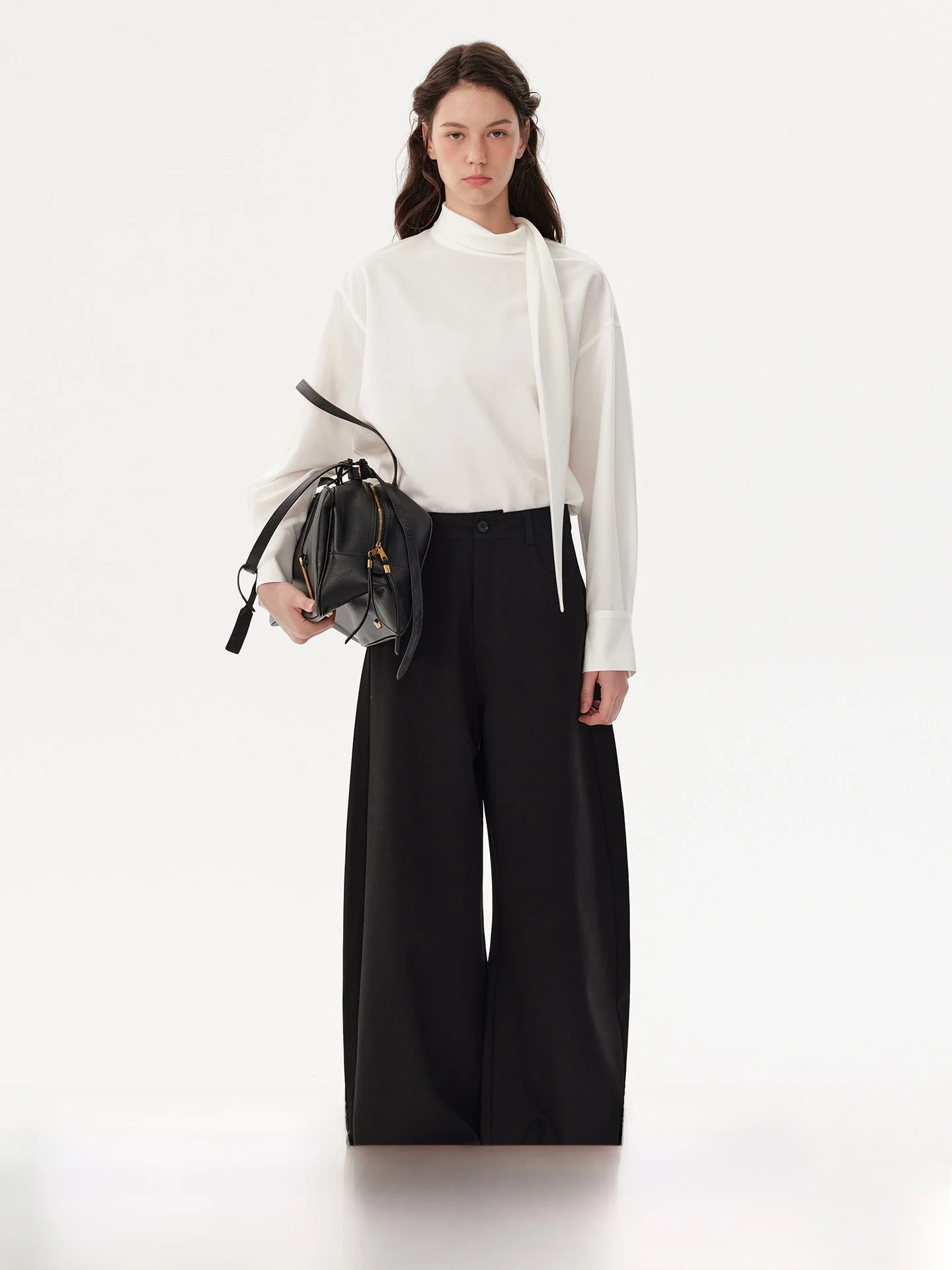 Элегантная женская рубашка с длинным рукавом и поясом, классический стиль преппи, модная прямая рубашка из дышащего полиэстера.
Элегантная женская рубашка с длинным рукавом и поясом, классический стиль преппи, модная прямая рубашка из дышащего полиэстера.