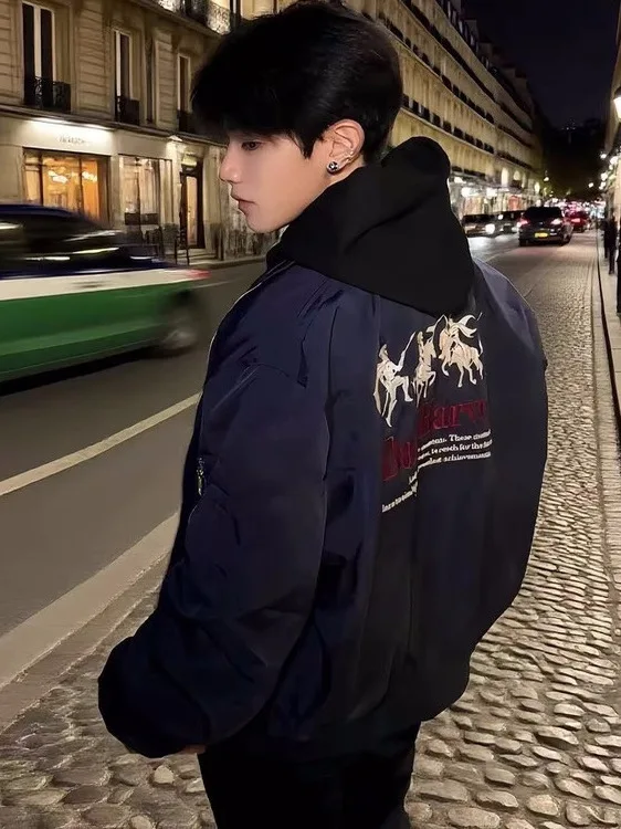 Ретро американский Хай-стрит с вышивкой пилотный джет свободный бейсбольный воротник молодежная весенне-осенняя верхняя одежда для пар
Ретро американский Хай-стрит с вышивкой пилотный джет свободный бейсбольный воротник молодежная весенне-осенняя верхняя одежда для пар