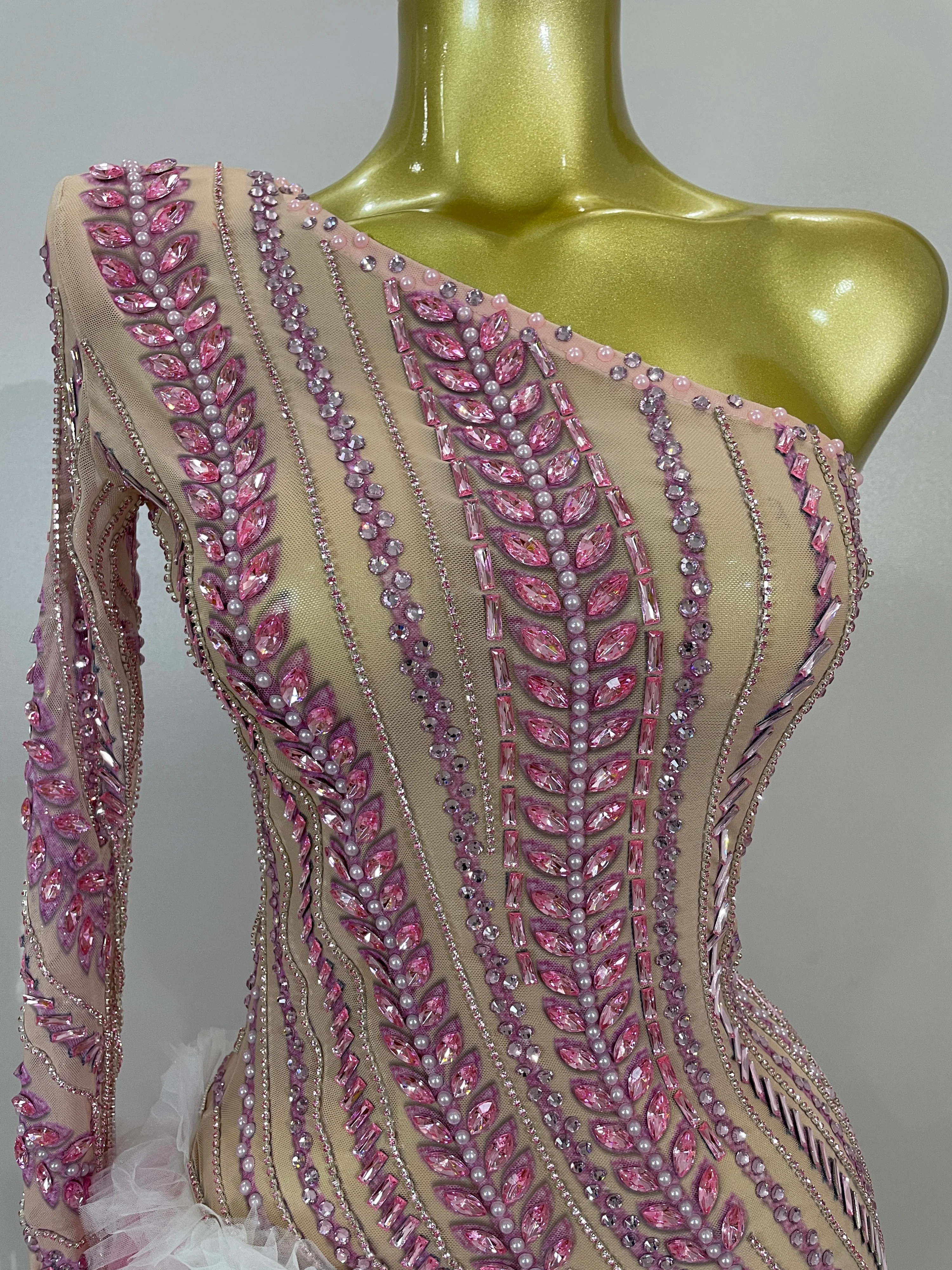 Luxury Sparkly Diamonds Tassel Pink One Shoulder Mesh See Through Mini Dress Women Evening Party Birthday Nightclub Stage Outfit
Luxury Sparkly Diamonds Tassel Pink One Shoulder Mesh See Through Mini Dress Women Evening Party Birthday Nightclub Stage Outfit