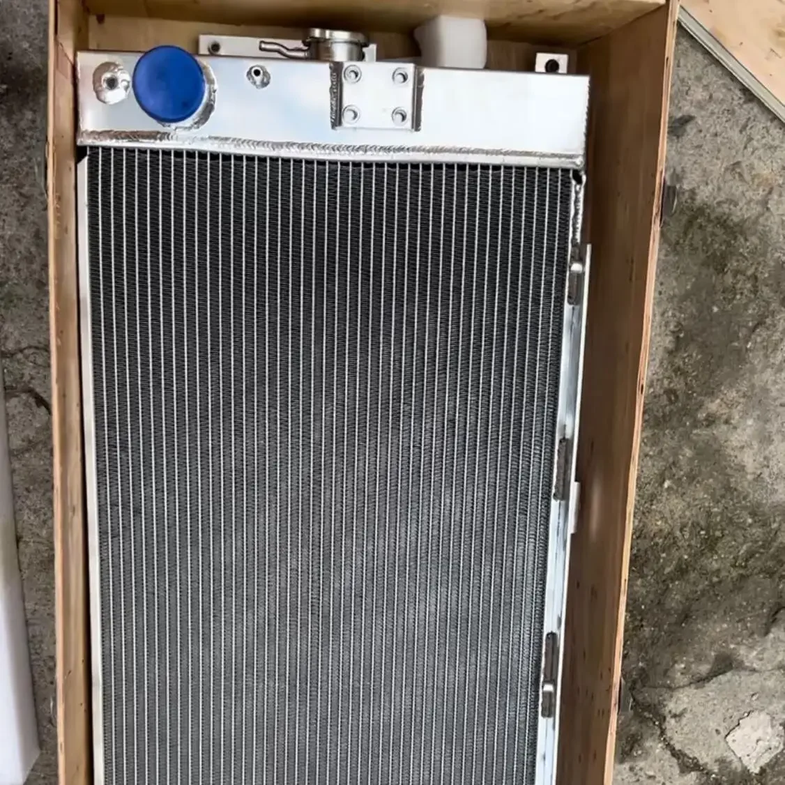 R220 R215-7 Radiator Tanks Heater Core 11Q6-90560 11Q6-46635 11Q6-90540 11N6-90780 WATER RADIATOR For
R220 R215-7 Radiator Tanks Heater Core 11Q6-90560 11Q6-46635 11Q6-90540 11N6-90780 WATER RADIATOR For