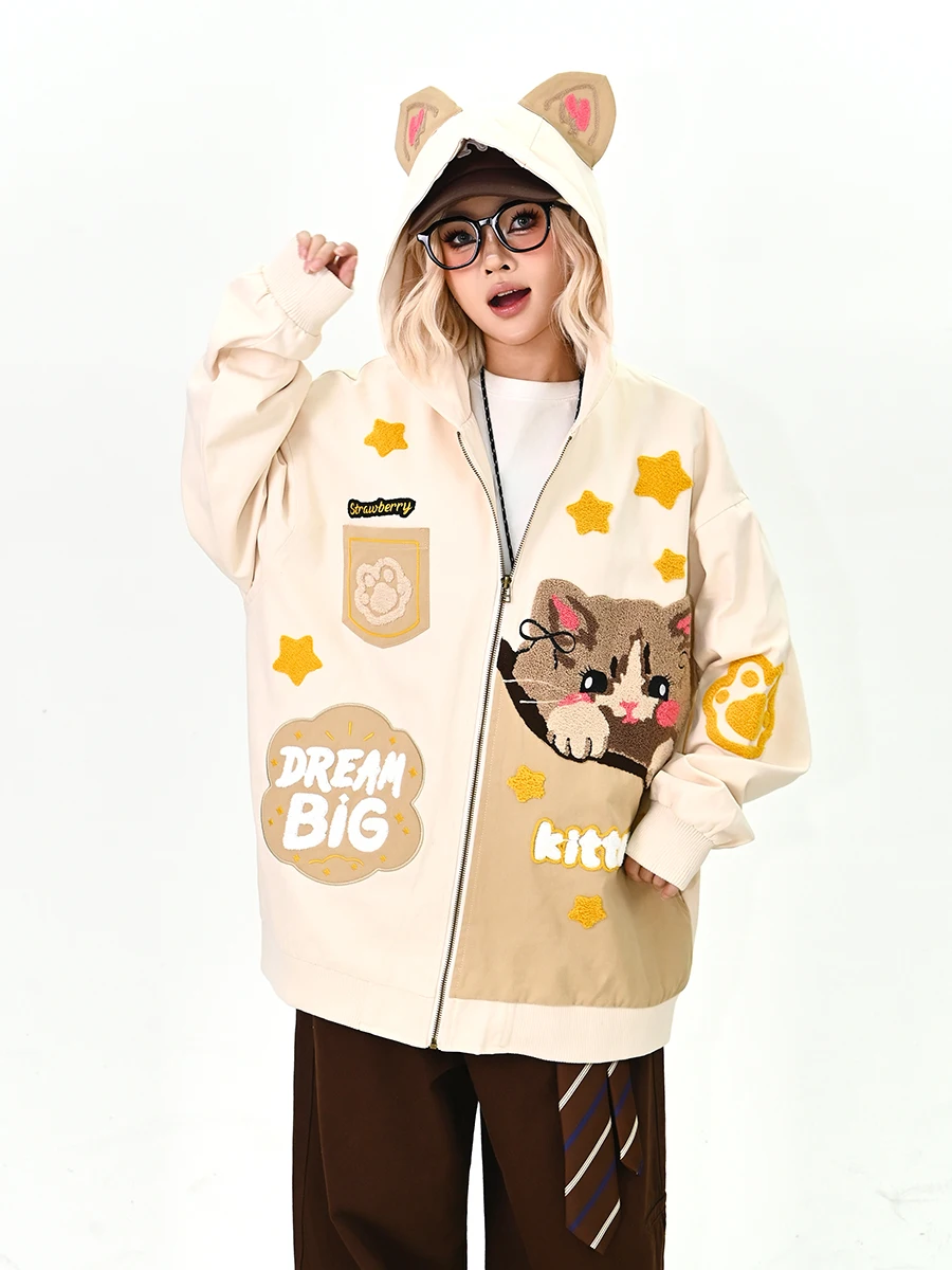 Женская уличная куртка свободного кроя с вышивкой, весна 2026, новая коллекция, с милыми нашивками-ушками, повседневная, удобная верхняя одежда
Женская уличная куртка свободного кроя с вышивкой, весна 2026, новая коллекция, с милыми нашивками-ушками, повседневная, удобная верхняя одежда