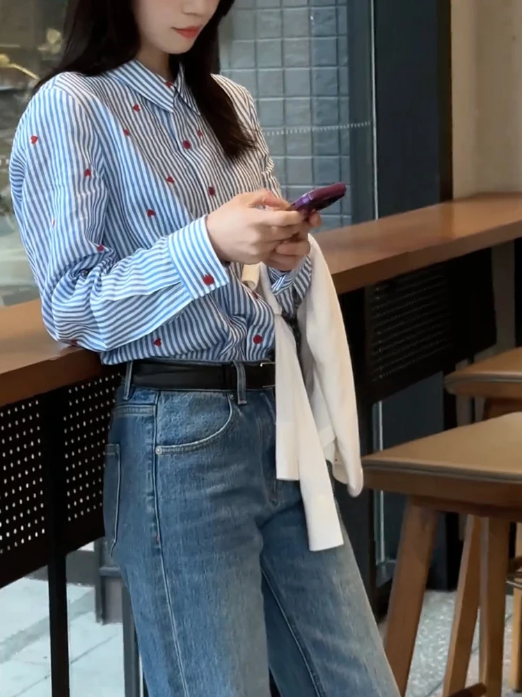 Spring Summer 2025 Women's Loose Fit Long Sleeve Shirt Korean Style Retro Collar Design Heart Pattern Versatile Striped Top
Spring Summer 2025 Women's Loose Fit Long Sleeve Shirt Korean Style Retro Collar Design Heart Pattern Versatile Striped Top