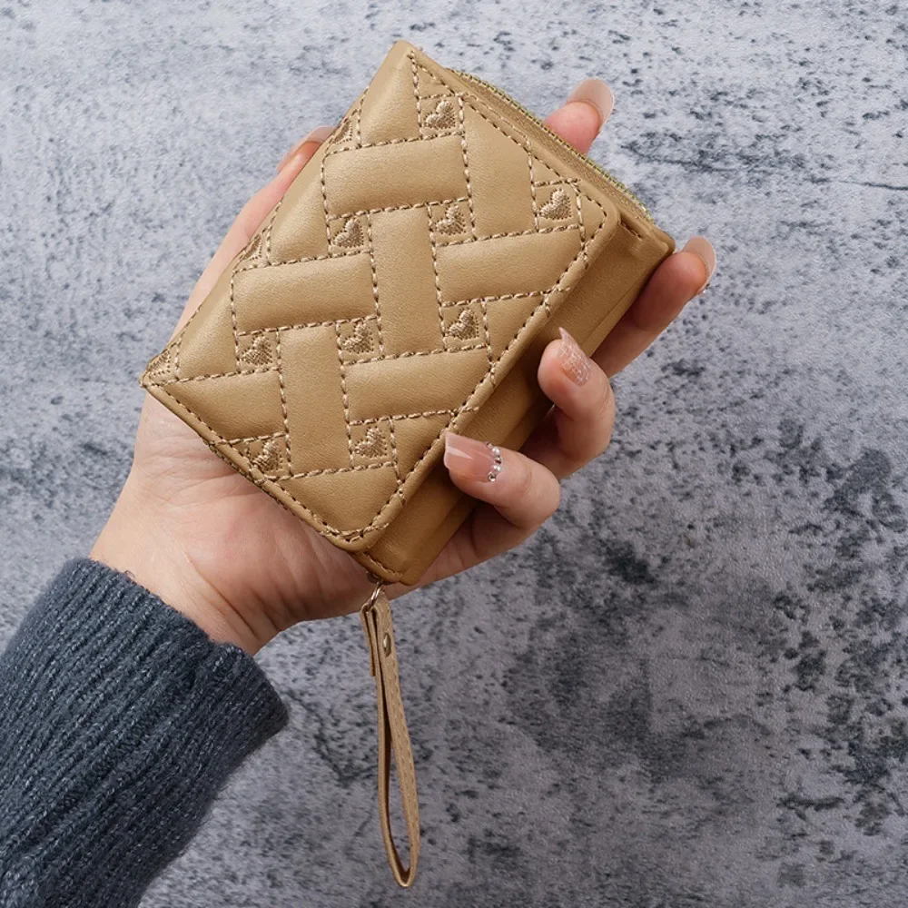Women's Short Embroidered Love Zero Wallet Zipper Buckle Large Capacity Card Bag Versatile Fashion Simple
Women's Short Embroidered Love Zero Wallet Zipper Buckle Large Capacity Card Bag Versatile Fashion Simple
