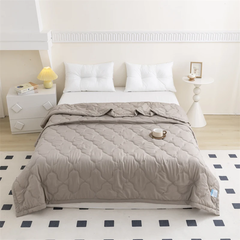 A Simple, Solid-color Summer Lightweight Quilt, Air-conditioning Quilt, or Thin Blanket! Soft, Breathable, Skin-friendly,
A Simple, Solid-color Summer Lightweight Quilt, Air-conditioning Quilt, or Thin Blanket! Soft, Breathable, Skin-friendly,